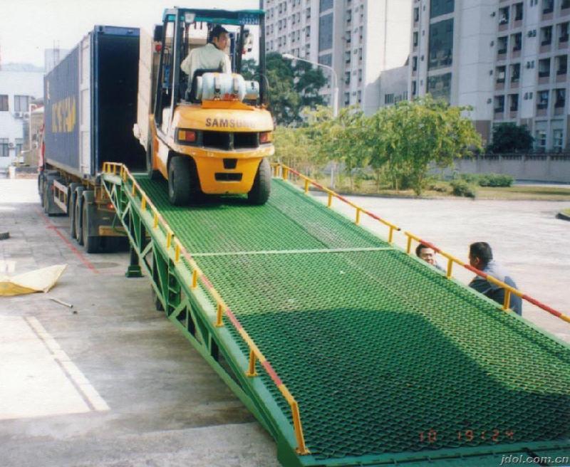 南昌10吨移动式登车桥图片